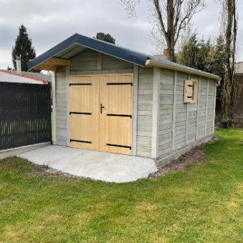 Abri de jardin en béton aspect bois 2 pentes